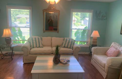 Cheerful two bedroom house 1.5 miles from beach. - Foto 16