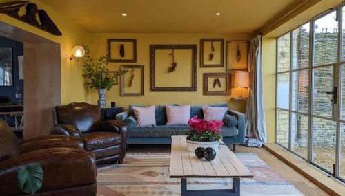 Stylish 3 bed Cotswold cottage with stunning views - Foto 1
