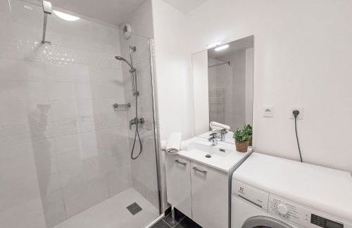 Apartment Grand Balcon- Piscine et proche du Port by Interhome - Foto 14