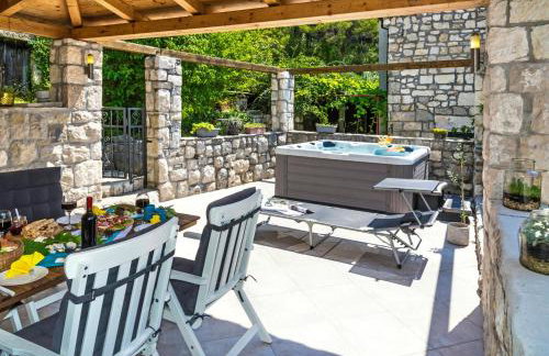 Stonehouse Korlat with open-air jacuzzi - Foto 7