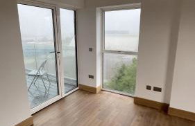 Exquisite Riverside Living in a Stunning Flat - Foto 13