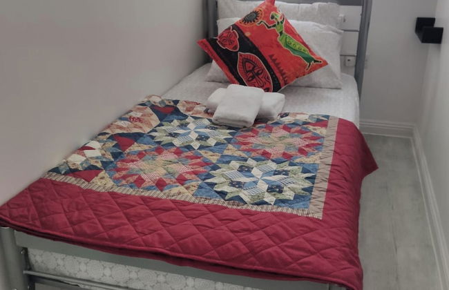 Apartment - Sleeps 5 - Parking - Station Close - Photo 3