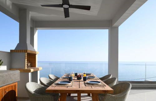 Rozites Luxury Beachfront Villa, By Hellocrete - Foto 4