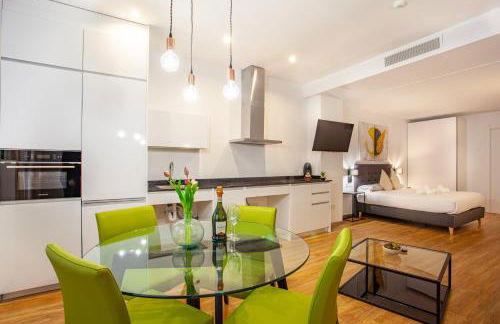 MyFlats Luxury Downtown - Photo 12