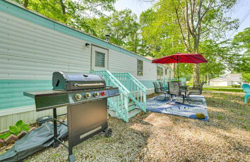 12 Mi to Skiing Manistee Lake Cottage with Fire Pit - Foto 18