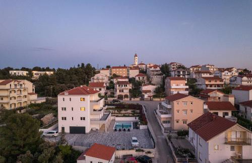 Villa Barbara & Zoran with free parking and heated swimming pool - Photo 65