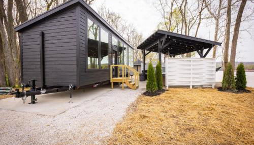 Black Tie Affair - Eloquent Riverfront Experience - Photo 2