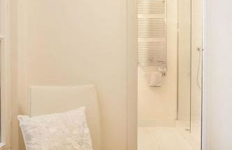 Two Bedroom Luxury Apartment - Balcony with View of Notre Dame - Foto 40