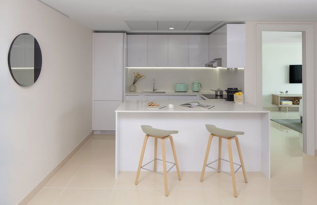 Staybridge Suites Dubai Internet City by IHG - Photo 21