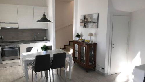 Villa a due piani con giardino e piscina - Foto 2