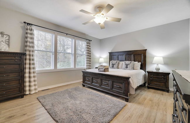 The Nest at Pinecrest by Avantstay Spacious Deck, Game Room, Fire Pit - Foto 26