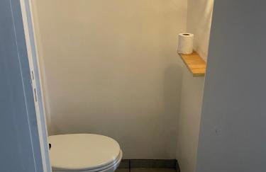 Chambre calme au dessus d'un atelier, kitchenette, douche et toilettes dédiées - Foto 2