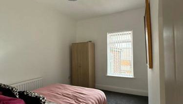 Spacious 3BR Home in Runcorn | Sleeps Large Groups - Foto 5