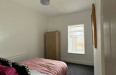 Spacious 3BR Home in Runcorn | Sleeps Large Groups - Foto 5