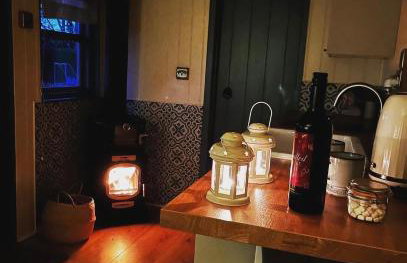 Cornwall Shepherds Hut - Hot Tub & Cosy Log Burner - Photo 24