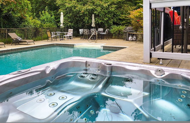 Jacuzzi - West Point - Family Friendly - Photo 4