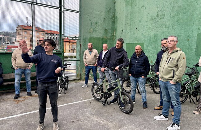 Bilbao Highlights Tour in E-Bike di 3 ore: tour per piccoli gruppi o privato - Foto 12