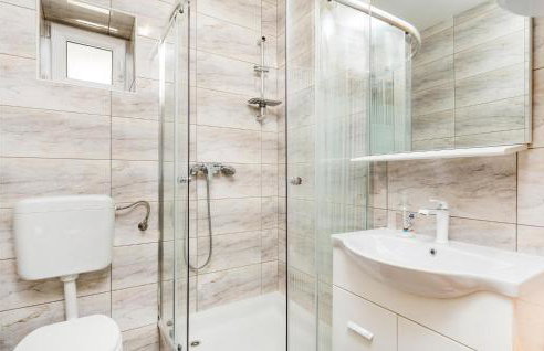 6 Bedroom Stunning Home In Lukovo - Foto 33