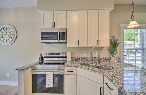 Ocean Isle Beach Home with Shared Lanai and Grill - Foto 12