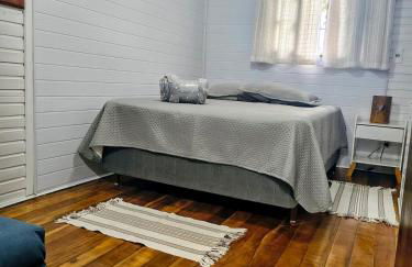 Chalé de 2 dormitórios com piscina e churrasqueira - Foto 13