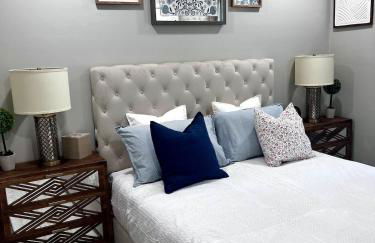 Quiet Stylish Stay with Office Space near Downtown - Foto 26