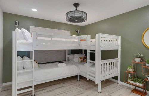 3 BD retreat w. free heated pool - Foto 26