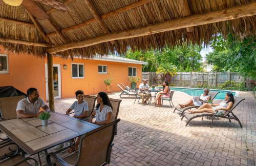 Hidden Gem Vacation Villa w Private Pool & TikiHut - Foto 43