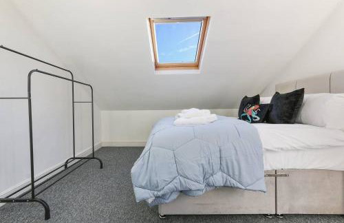 Prime Location Stylish 4-Bed House near Trent Br - Foto 18