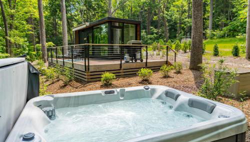 Modern Riverside Cabin w Hot Tub Fire Pit Kayaks - Photo 3, Garden view