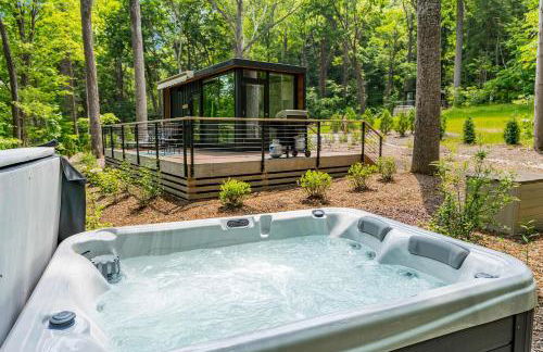 Modern Riverside Cabin w Hot Tub Fire Pit Kayaks - Foto 3