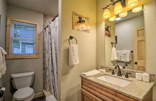 Pet-Friendly Petoskey Area Cabin, Walk to River! - Foto 14