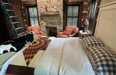 Redesign Wooden Cabin with Jacuzzi and Front Porch in North Carolina - Foto 33