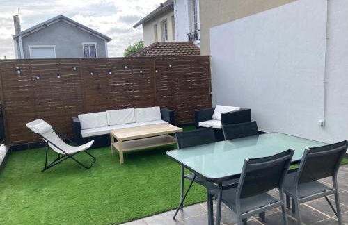 Belle maison avec grande terasse à 10 minutes en train de Paris centre et 6 min à pied de la gare et du centre ville - Foto 2