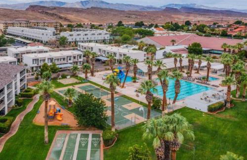Spacious 5BR Resort Waterpark Access Sleeps 16 - Foto 6