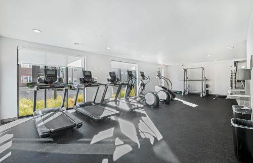 New Downtown Luxury APT ' 2 King Beds, Free Parking, Fast Wi-Fi & Gym Access! - Foto 30