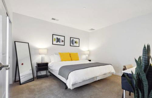 2BR Executive Downtown Apartment - Photo 28