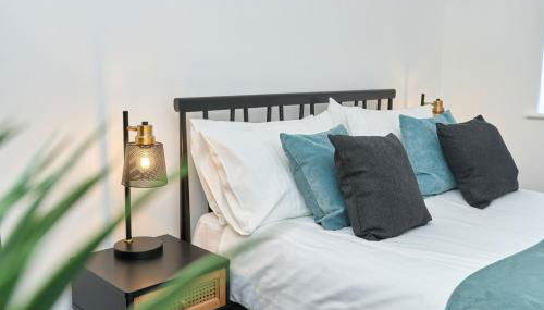 Bonchurch Court - A Stylish 3 Bed Apartment- Nr Ventnor with Large Outside Terrace & Parking - Dog Friendly - The Perfect Choice For Couples, Friends & Families - 5 Mins To Beach - Managed By Greenstay Serviced Accommodation - Foto 4