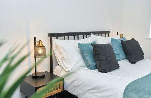 Bonchurch Court - A Stylish 3 Bed Apartment- Nr Ventnor with Large Outside Terrace & Parking - Dog Friendly - The Perfect Choice For Couples, Friends & Families - 5 Mins To Beach - Managed By Greenstay Serviced Accommodation - Foto 4