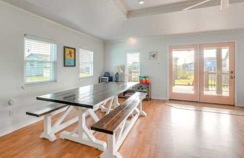 Steps to Sea! Crystal Beach Home with Furnished Deck - Foto 8