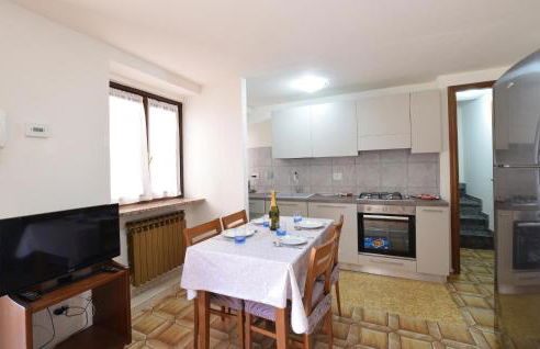 2 Bedroom Stunning Home In Pont-Saint-Martin - Foto 6