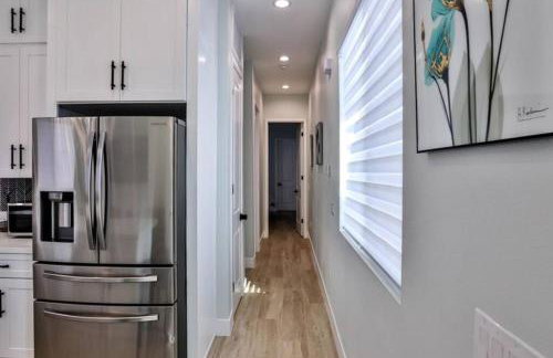 H&H New Built 2023 Hidden Gem Heart of OC 3 Queen Beds - Foto 18