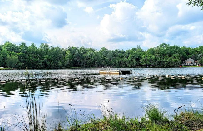 Happy Trails Chalet by Avantstay Sauna + Deck, Private Community Beach Access - Foto 35