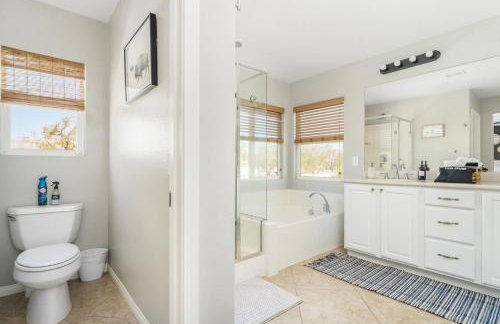 GAMEROOM, King Beds, Movie Projector, Heated Saltwater Pool, Golf and Games! - Foto 72