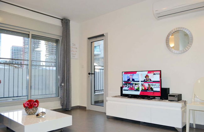 Classic 1BR in City Center near Beach by FeelHome - Photo 9