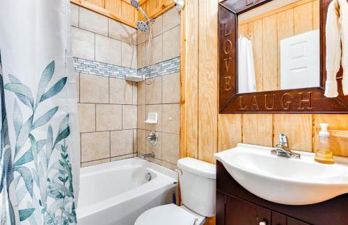 3 Mi to Dtwn! Forest City Haven with Furnished Patio - Foto 16