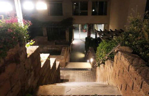 Confortevole Bilocale Giardino Doppio Parcheggio - Foto 32