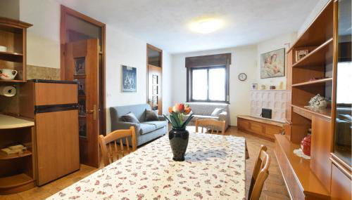 3 Bedroom Amazing Apartment In Lamon - Foto 2