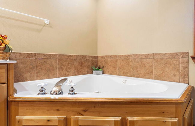 Creekside - 2 BDR Resort Cabin in Epic Location! - Photo 12