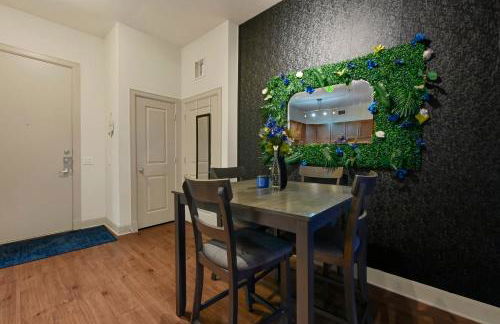 Central Houston Stay - Walk to NRG Stadium, Relax by the Pool, and More! - Foto 6