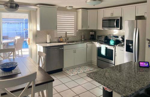 1 Mi to Beach Nokomis Home with Private Pool - Foto 8